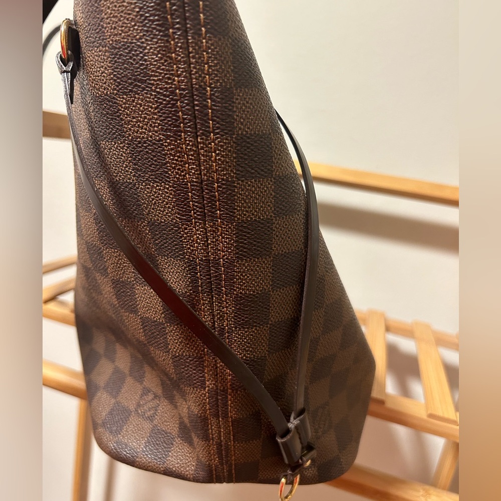 Louis Vuitton Neverfull MM - Picture 9 of 14